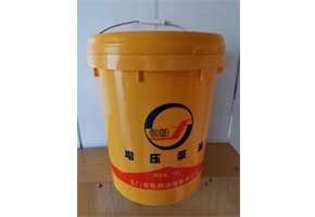 本產(chǎn)品是由潤(rùn)滑油餾分油經(jīng)脫蠟深度精制、蒸餾切割、高真空脫氣等工藝制備而成。本產(chǎn)品適用于各種增壓泵的工作液，如真空冶煉、塑料連續(xù)噴鍍金屬，真空蒸餾及低密度風(fēng)洞裝置等增壓泵的用油。1、性能特點(diǎn)較低的飽和蒸